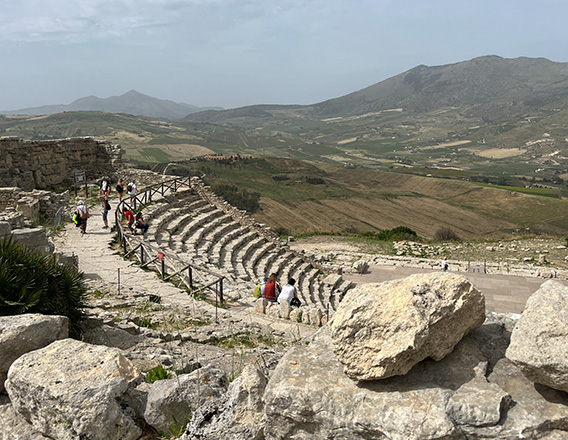 almasicilia_bo_i_casaalma_568x440pix_utflykt_segesta
